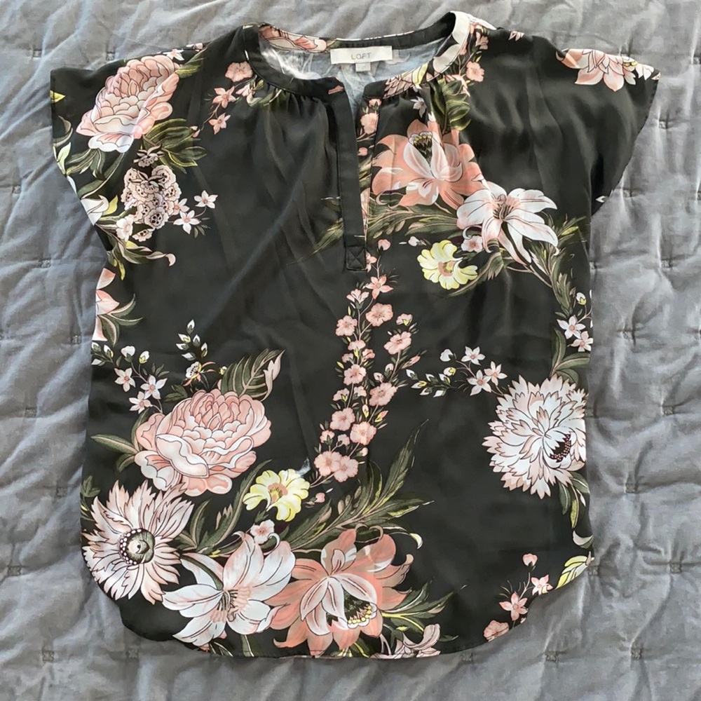 Women’s LOFT short sleeve shirt- size small